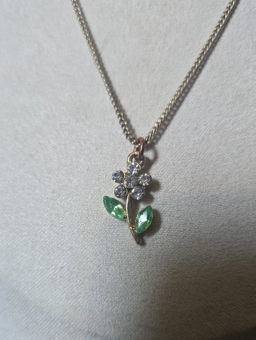 Vintage Gold Tone Floral Pendant Necklace with Green Crytsal Leaves Dainty 💫